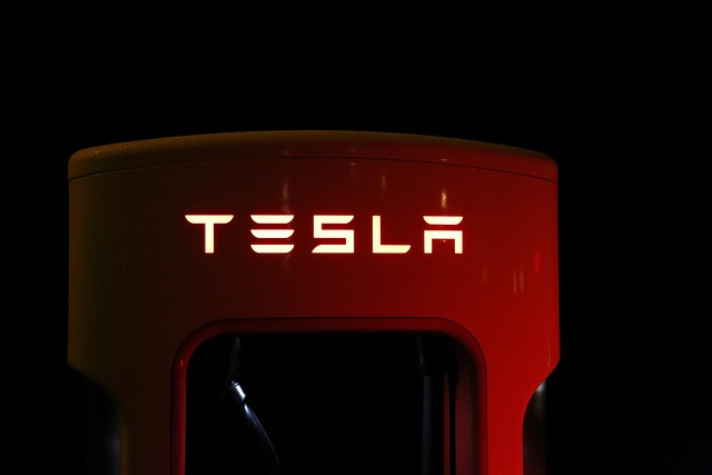 Fra ny til næsten ny: Fordele og ulemper ved at købe en brugt tesla